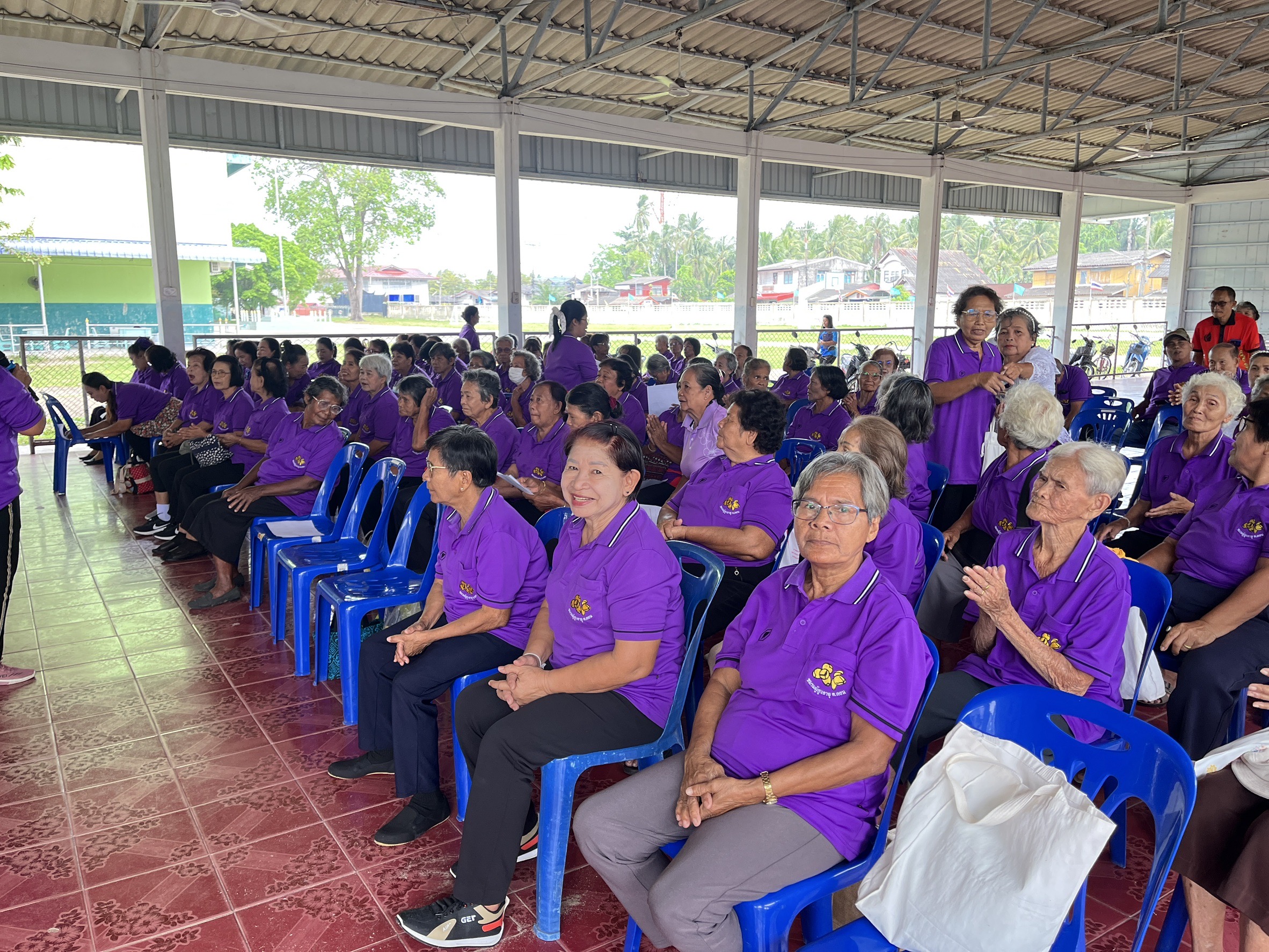 วันศุกร์ ที่ 15 สิงหาคม พ.ศ.2568  เวลา 09.00 น. นายมะสายดี  เจะมิง  นายกองค์การบริหารส่วนตำบลดอน  มอบหมายให้ นางปิ่นนรา  แก้วทอง  รองนายกองค์การบริหารส่วนตำบลดอน พร้อมด้วยเจ้าหน้าที่อบต.ดอน 
เป็นประธานพิธีเปิดโครงการปรับเปลี่ยนพฤติกรรมสุขภาพด้วยหลัก 3อ 2ส เพื่อป้องกันโรคในกลุ่มเสี่ยง  ณ  หอประชุมโรงเรียนวุฒิชัยวิทยา ตำบลดอน  อำเภอปะนาเระ  จังหวัดปัตตานี